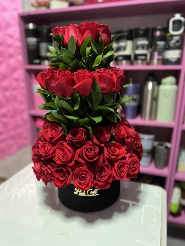 Ramo de rosas altas en niveles🌹 - Imagen 2