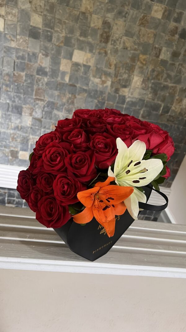 Caja de rosas y lirios😍 - Imagen 2