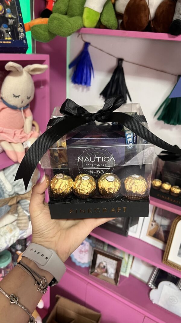 Caja con perfume náutica y chocolates