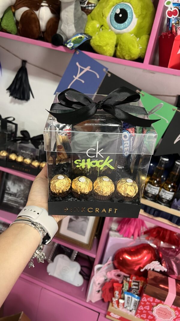 Caja con perfume Calvin Klein y chocolates