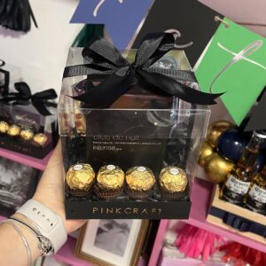Caja con perfume club de nuit y chocolates
