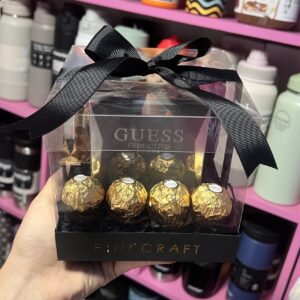 Caja con perfume guess y chocolates