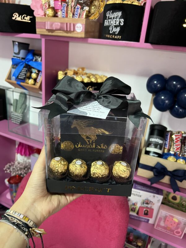 Caja de acetato con chocolates para perfume