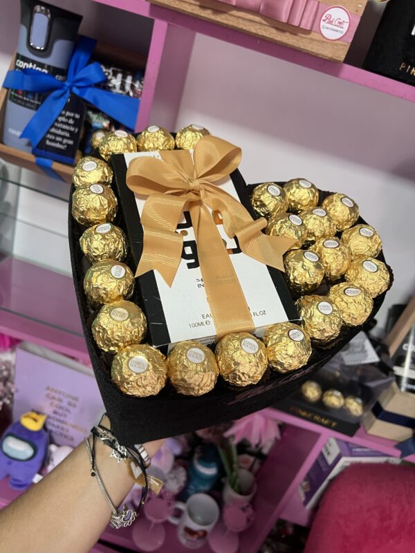 Caja con Ferreros para perfume