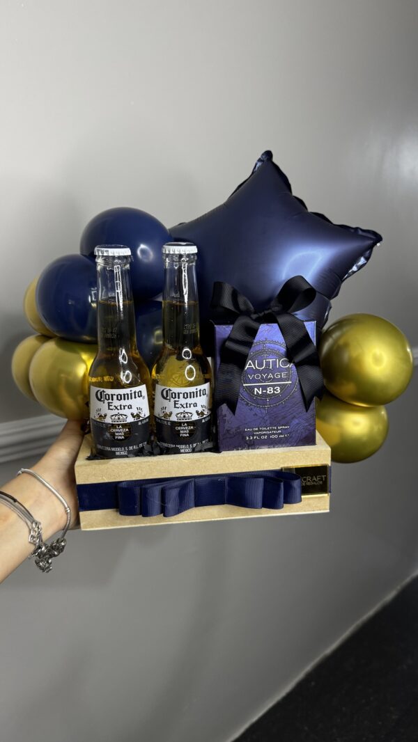 Arreglo con coronitas y perfume