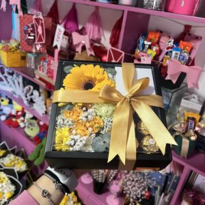 Caja con mini jardín y ferreros para colocar accesorio